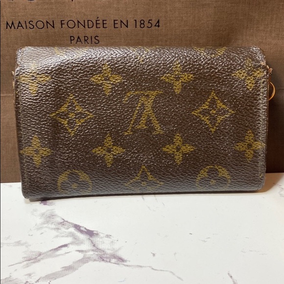 SOLDAuthentic Louis Vuitton Monogram Compact Bifold Zippy Wallet - Picture 4 of 13